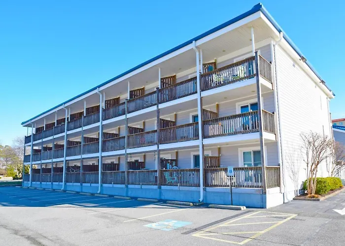 Orleans Court 304 *
